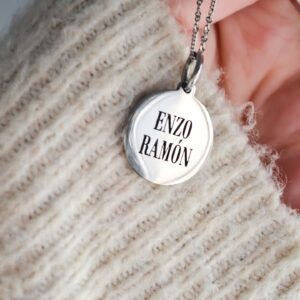 ACERO QUIRÚRGICO COLLARES CON GRABADO SIMPLE (LETRAS, NOMBRES, FECHAS)